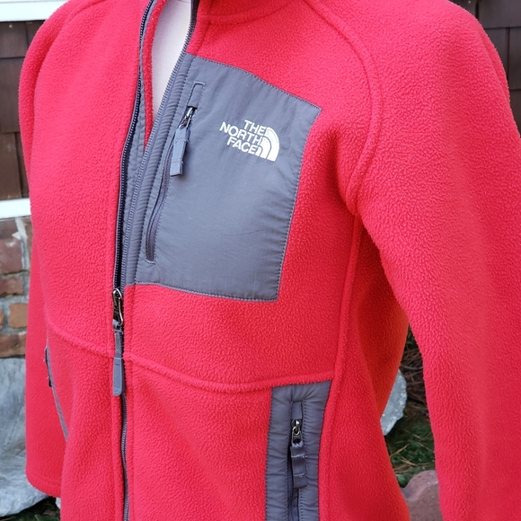 The North Face Boys Heavy Fleece jacket. Red - Picture 5 of 10